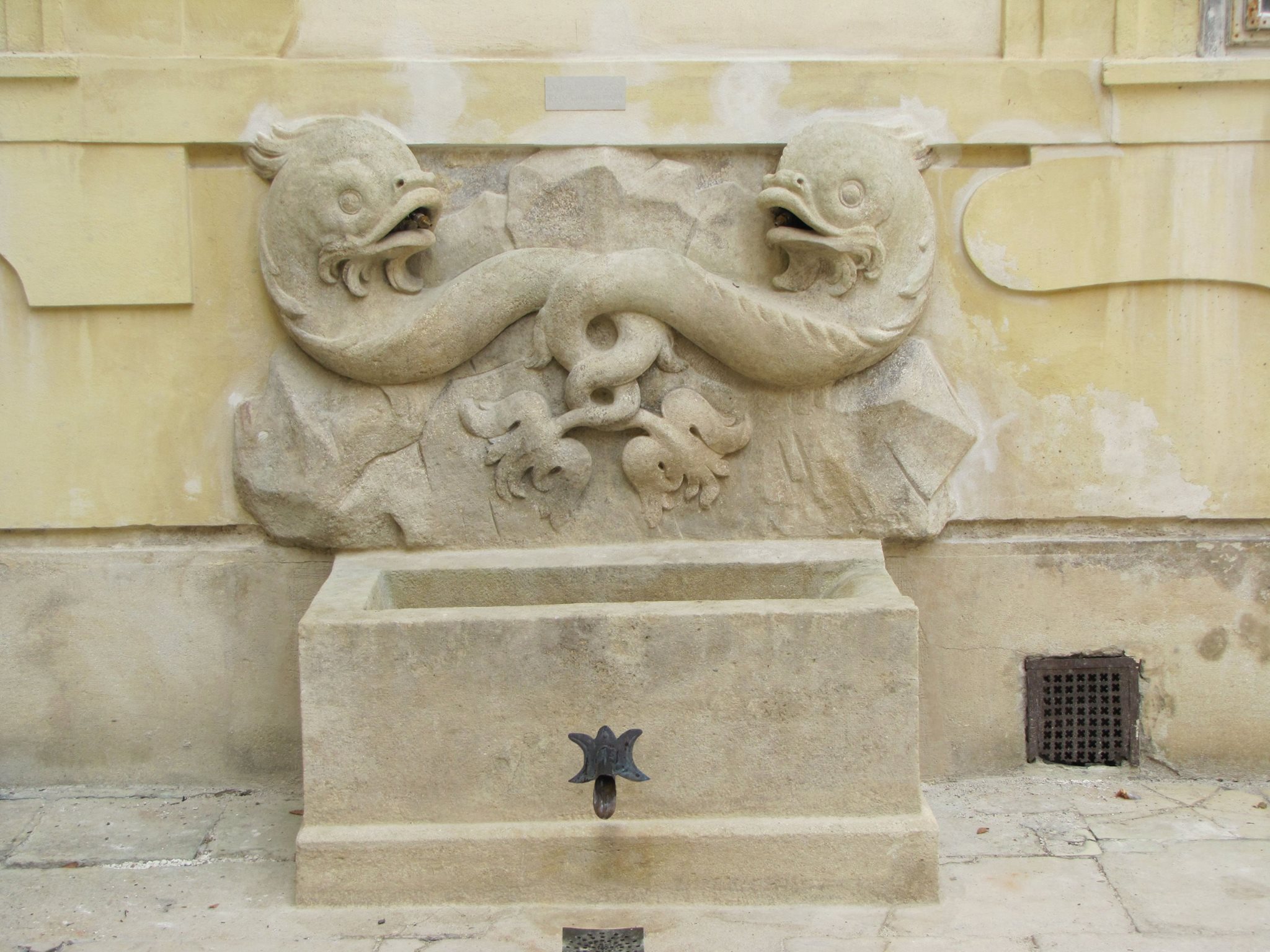 Valtice kašna nádvoří