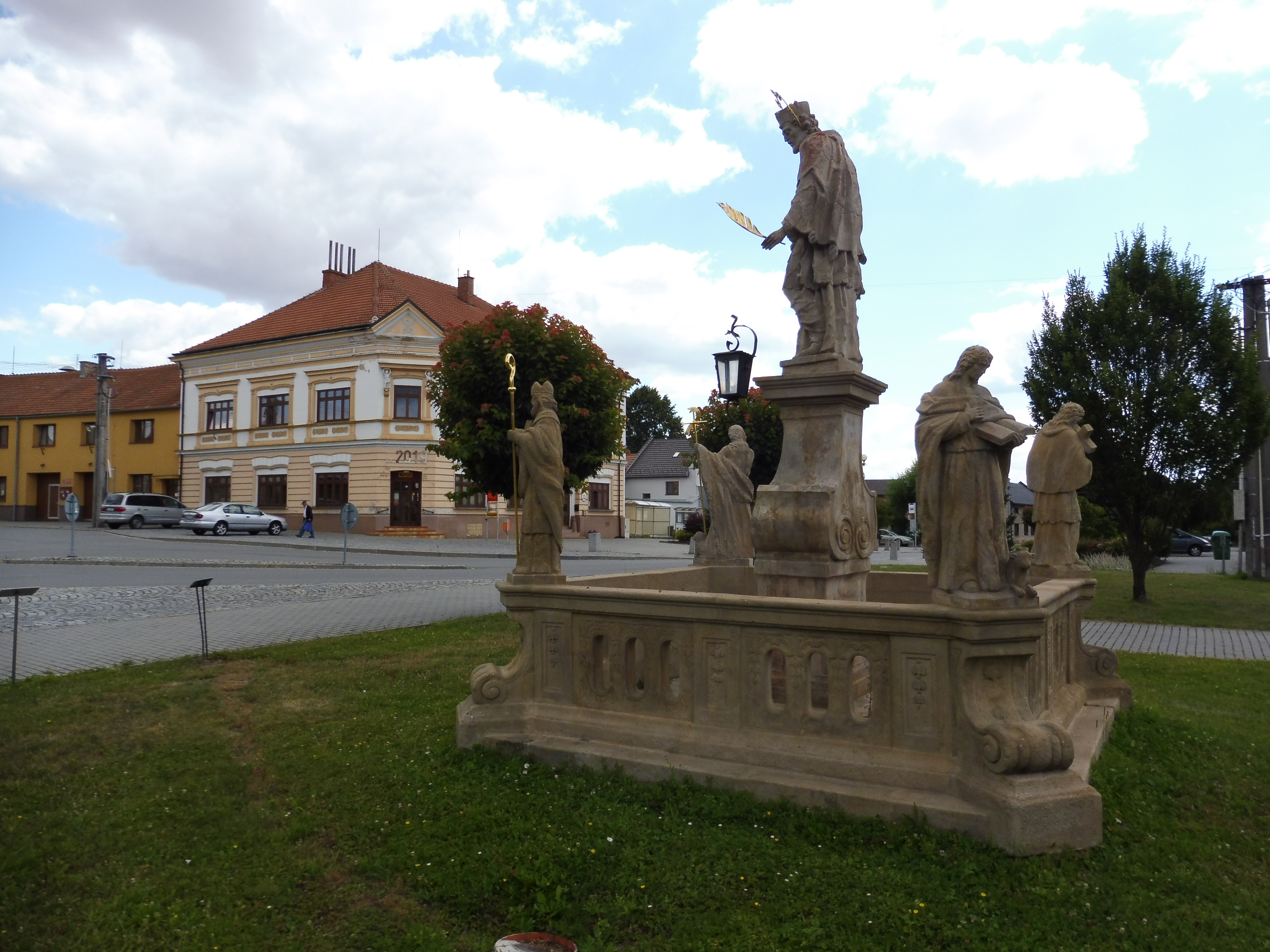 Sousoší sv. Jana Nepomuckého s balustrádou