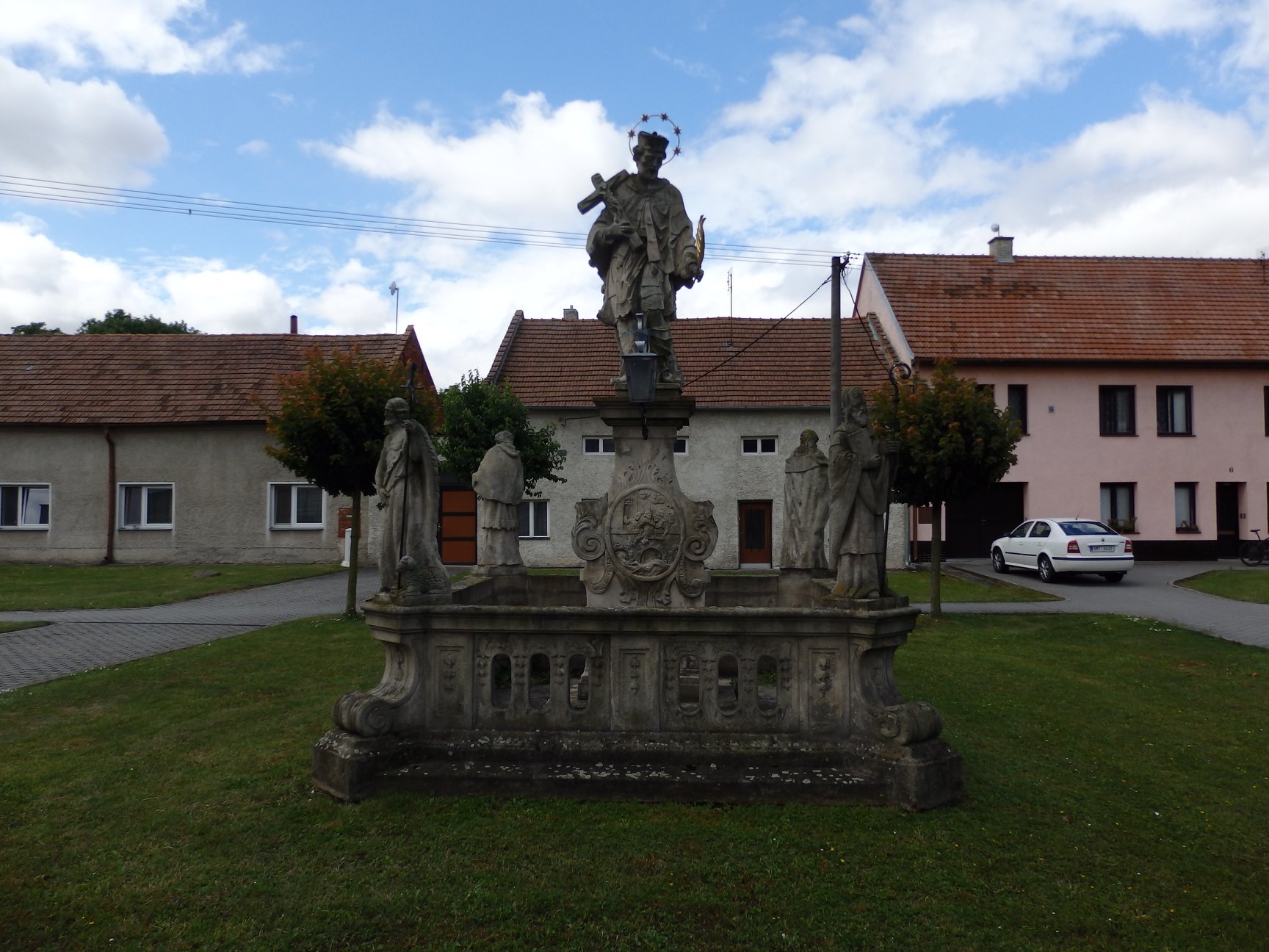 Kralice sousoší sv. Jana Nepomuckého