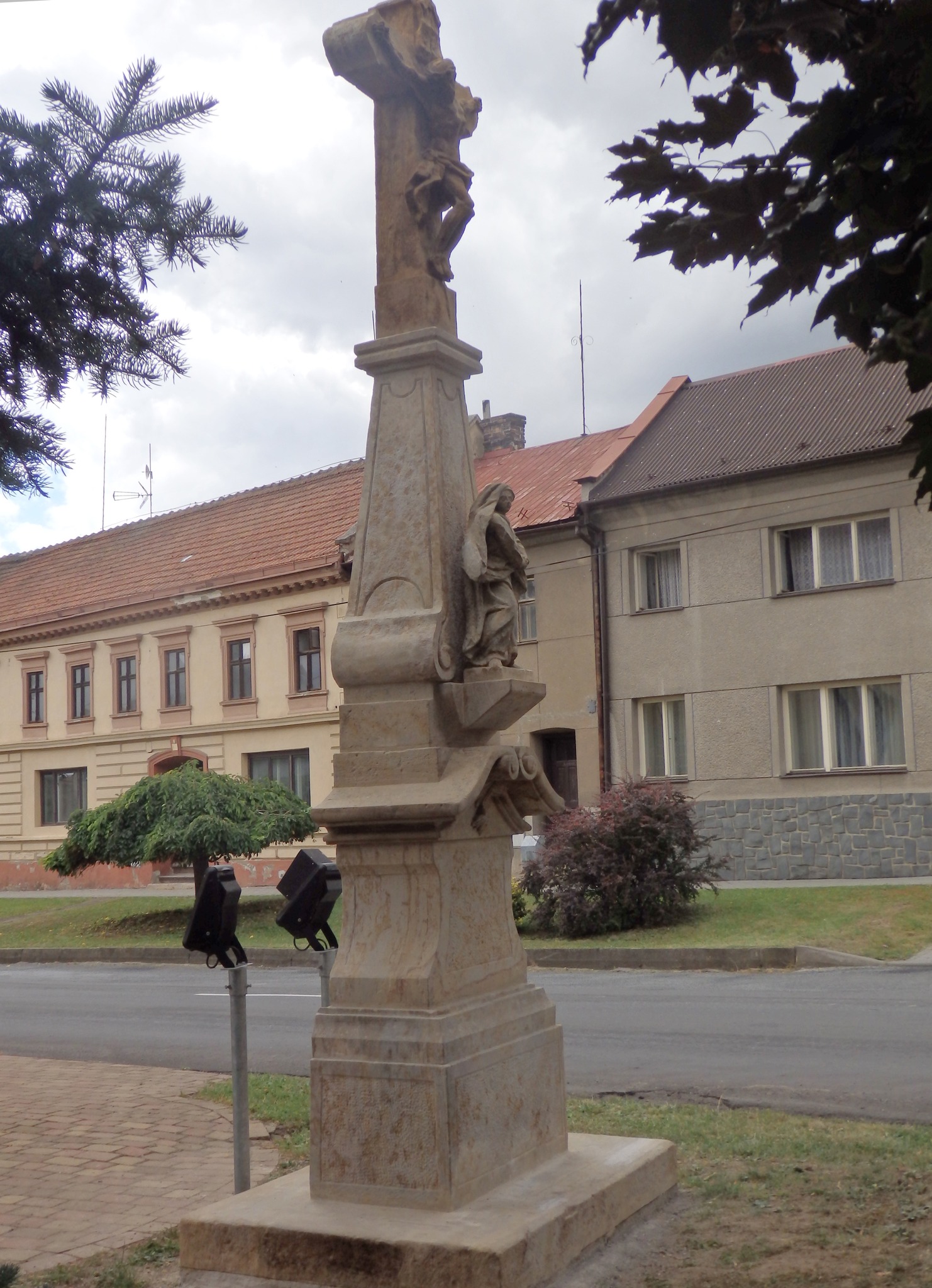 Lutín-Třebčín kříž