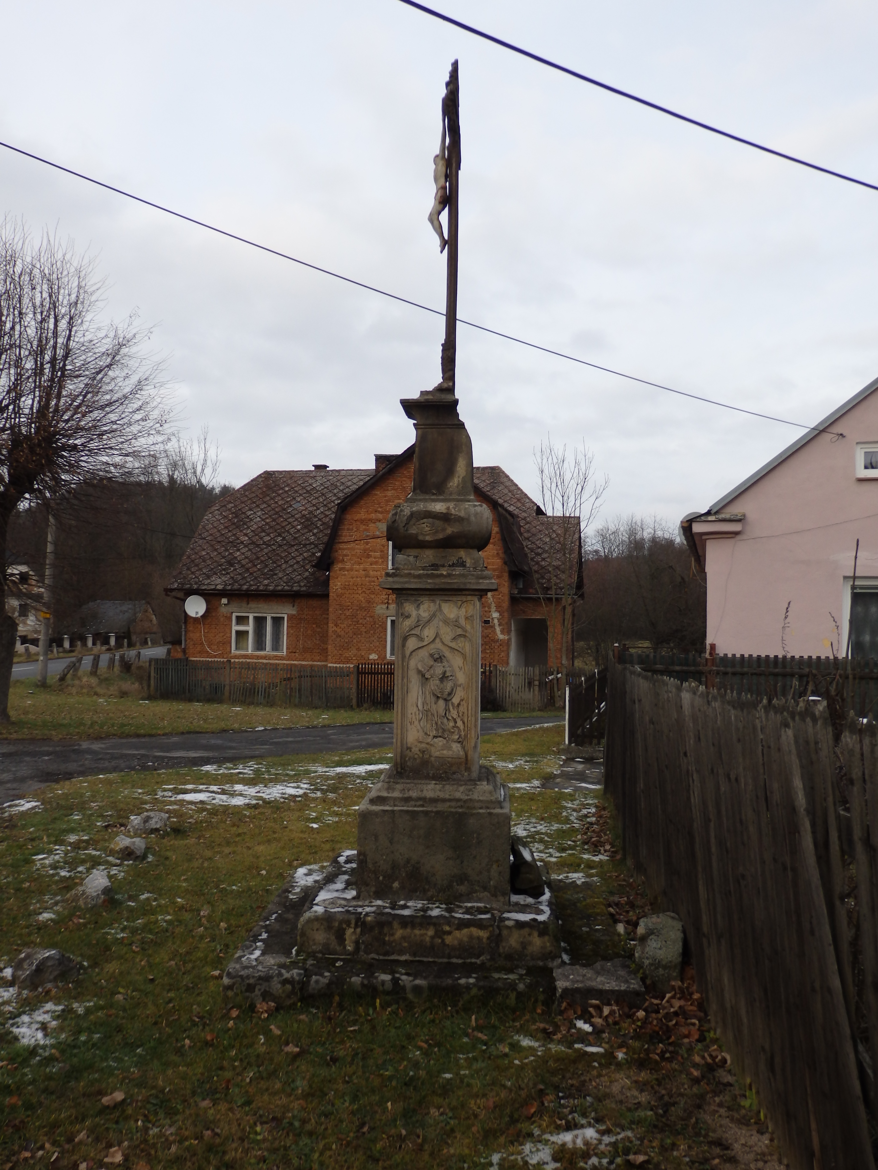 Bouzov-Jařmaň litinový kříž