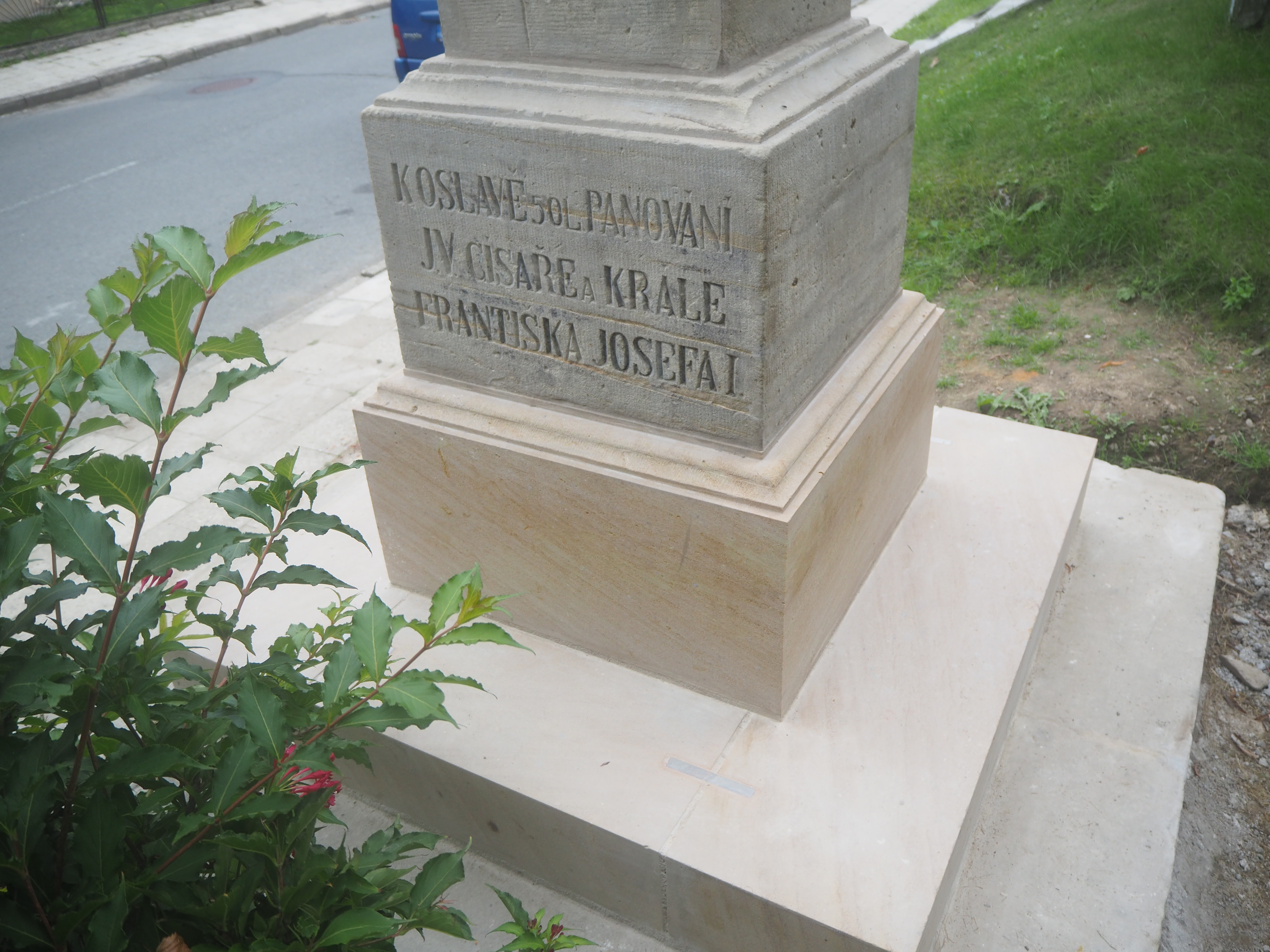 Bouzov kříž