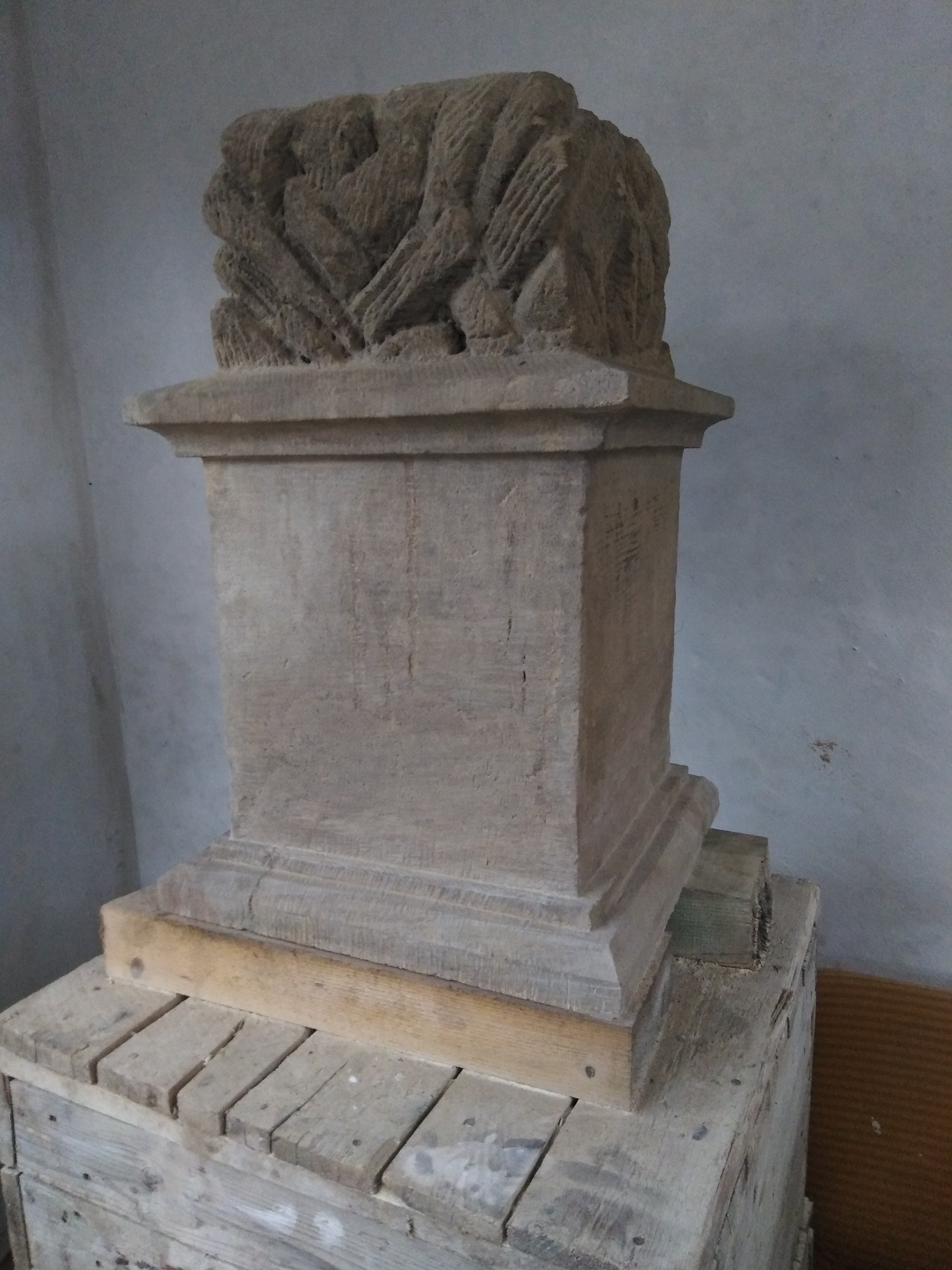 Bouzov kříž