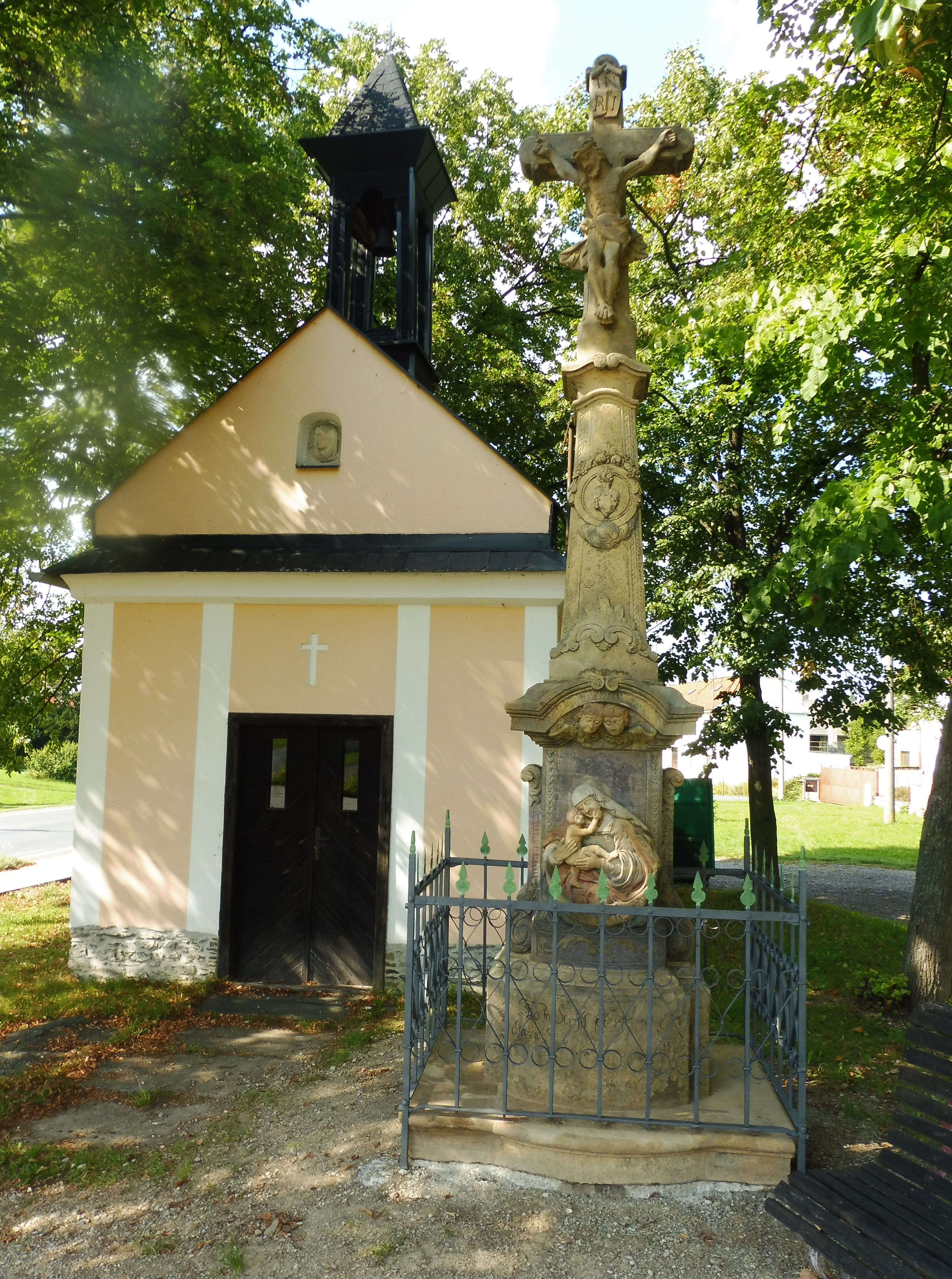 Bouzov-Kovářov kříž