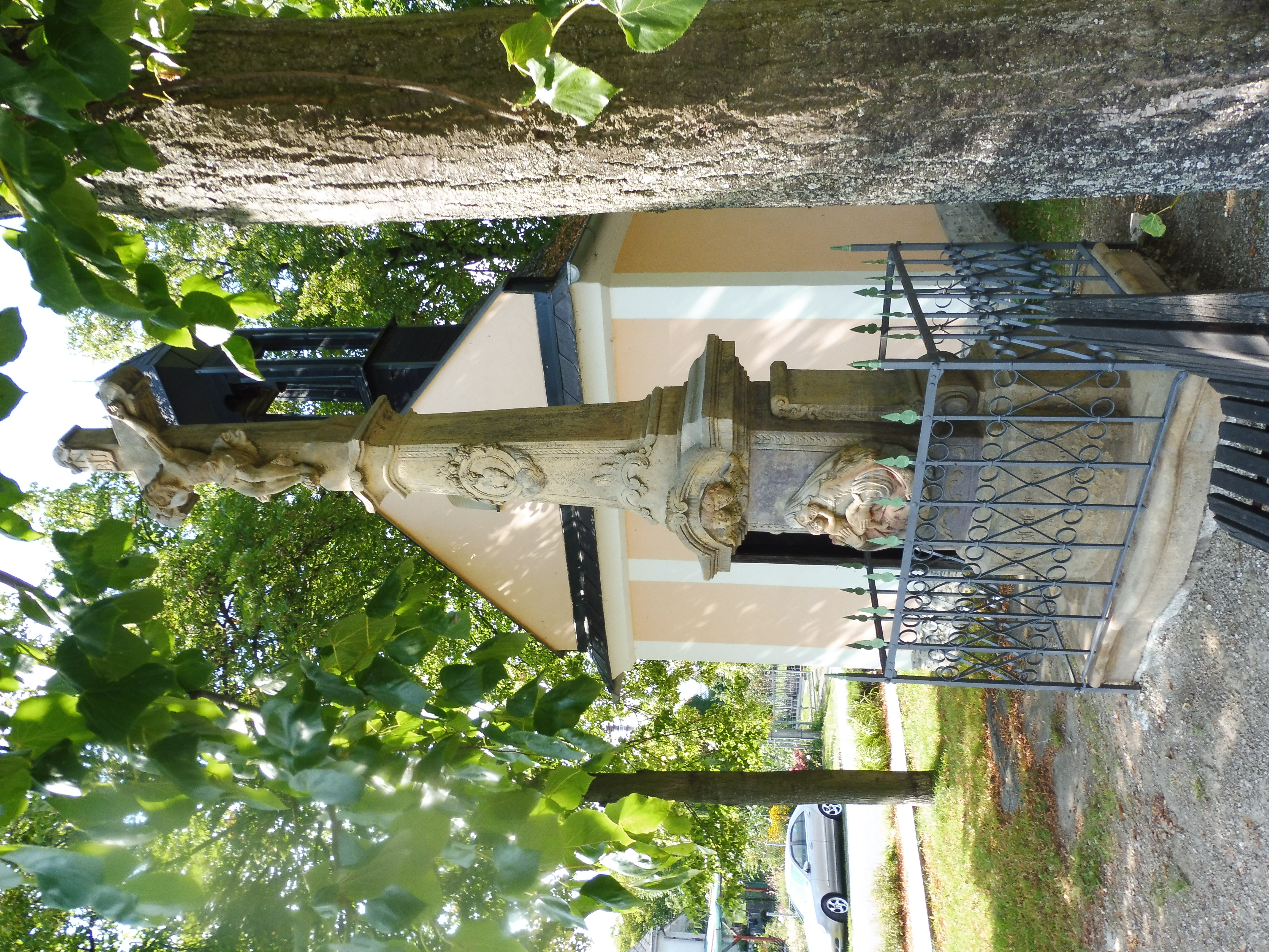 Bouzov-Kovářov kříž