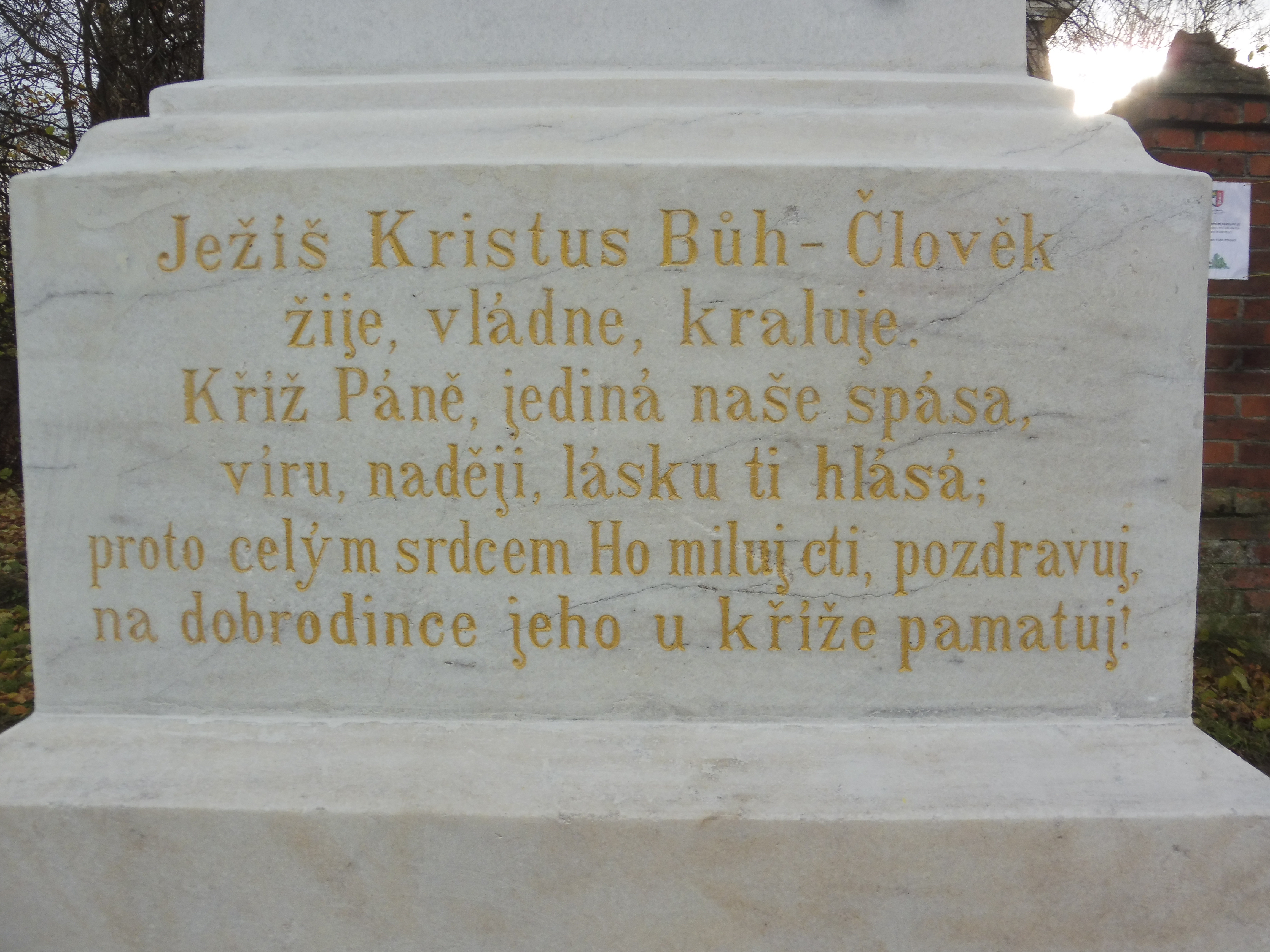 Hlušovice kříž u kostela