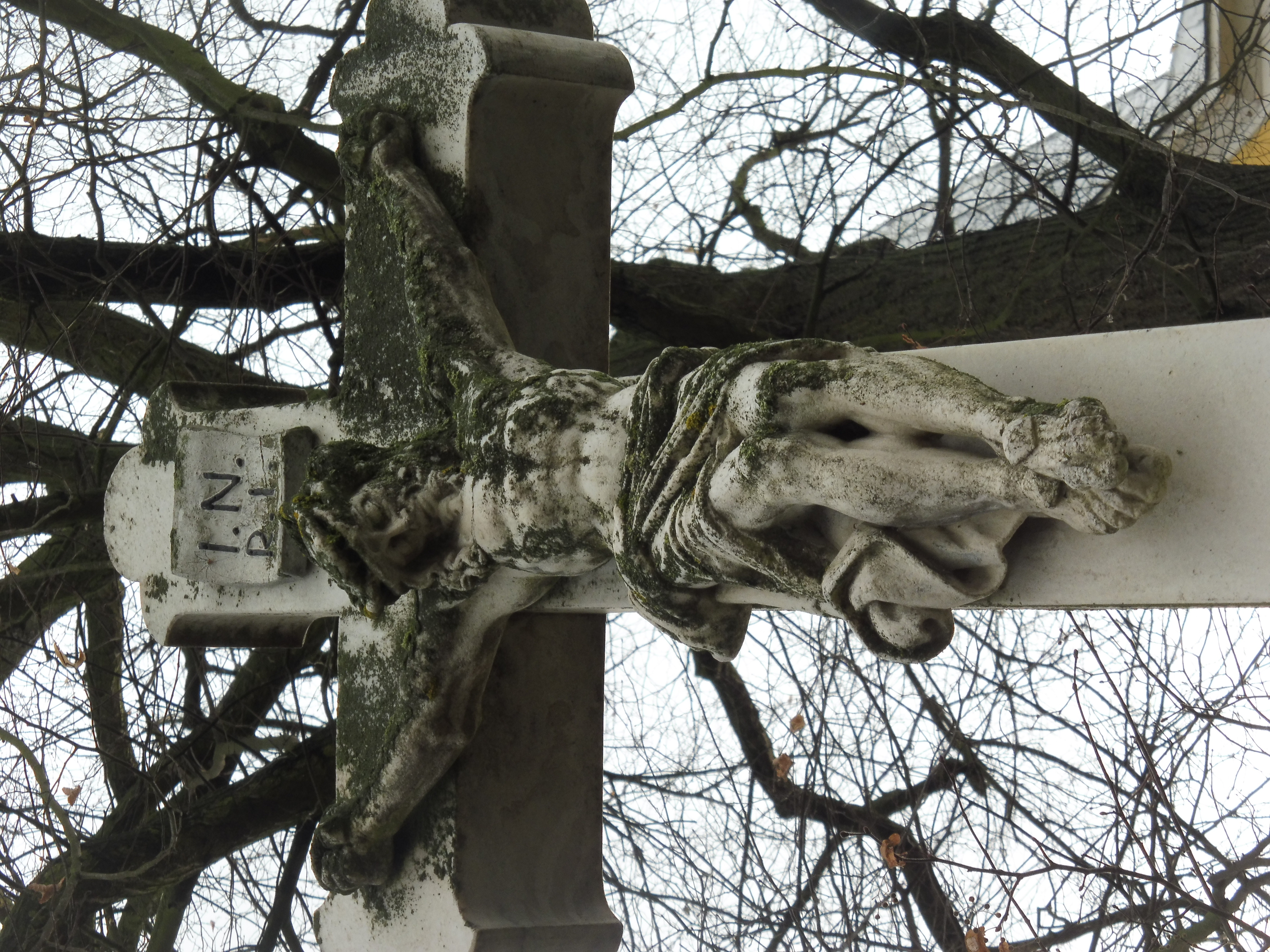 Hlušovice kříž u kostela
