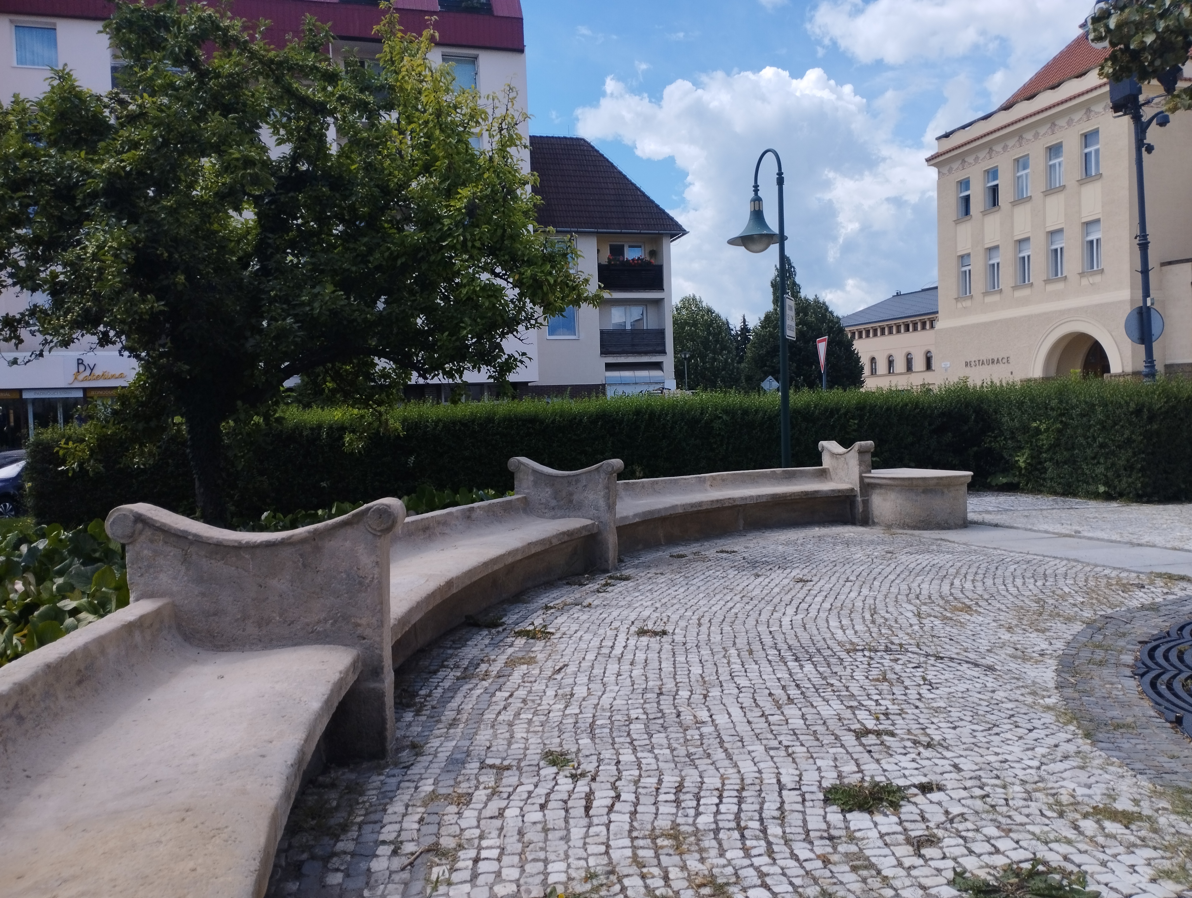 Prostějov kamenná lavice